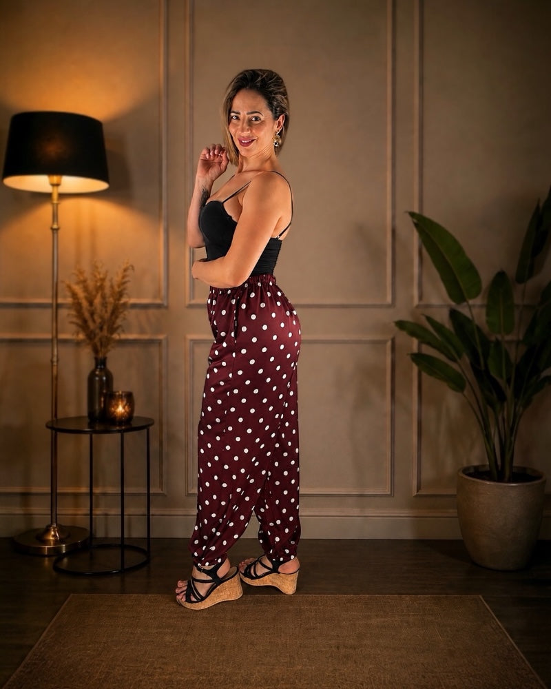Pantalón fluido estampado de lunares con diseño cómodo y favorecedor