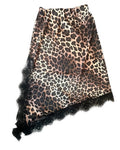 Falda satinada estampado leopardo con detalle de encaje negro