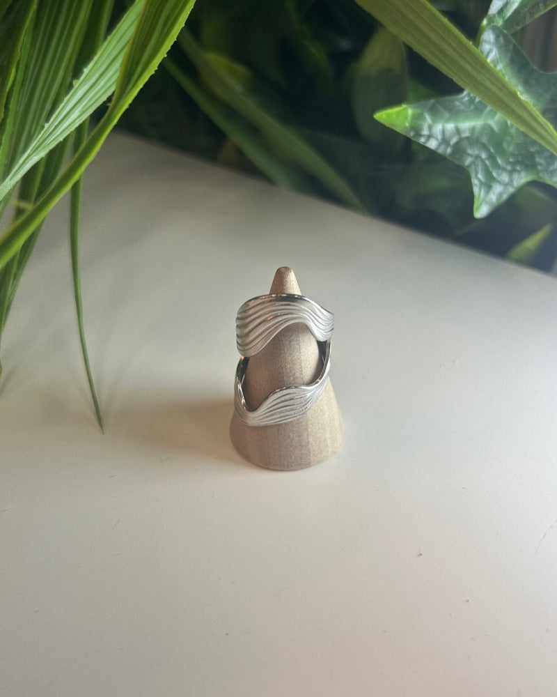 Anillo "Marea" de Doble Banda Ondulada