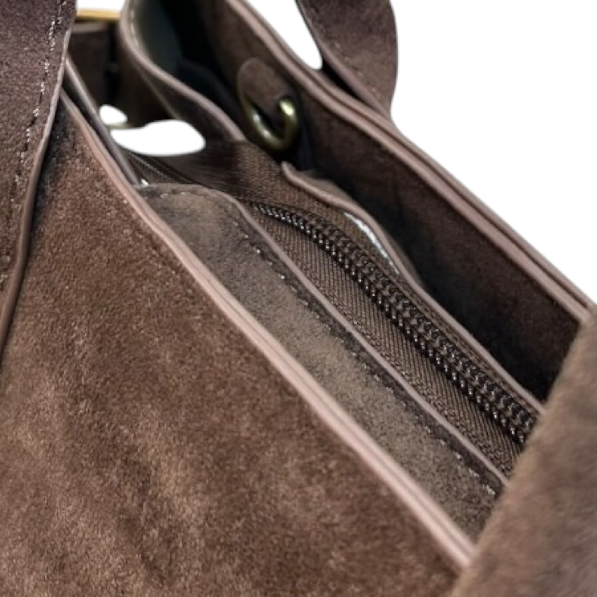 Bolso de Mano en Ante Marrón - Diseño Clásico y Elegante