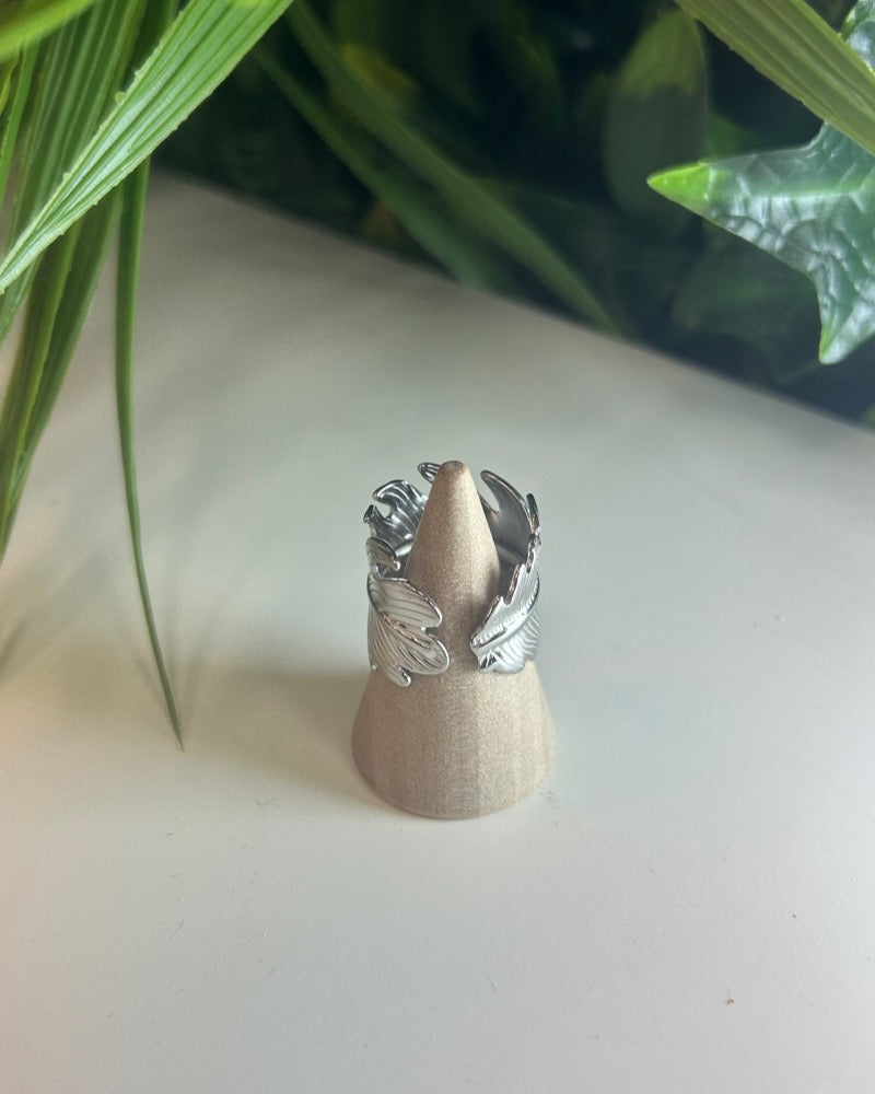 Anillo de Pluma Envolvente
