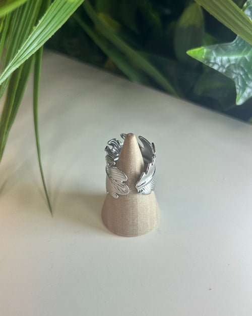Anillo de Pluma Envolvente
