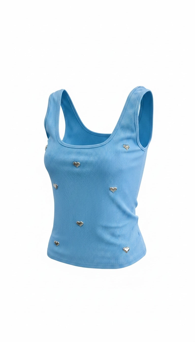 Jersey canalé azul cielo con detalla de corazones metálicos