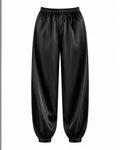Pantalón satinado negro.