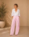 Pantalón palazzo rosa de tiro alto con diseño fluido