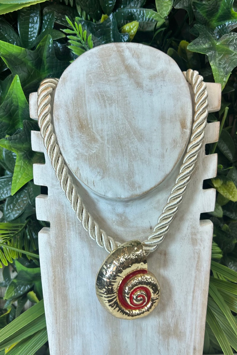 Collar de estilo vintage y náutico