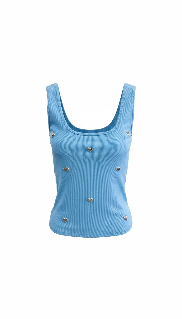 Jersey canalé azul cielo con detalla de corazones metálicos