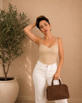 Bolso de Mano en Ante Marrón - Diseño Clásico y Elegante